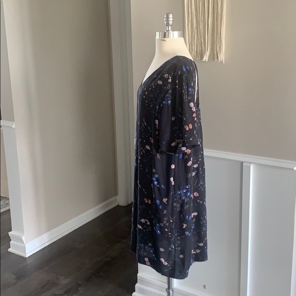 GF Collection Floral Cut Out Back Dress - Picture 3 of 8